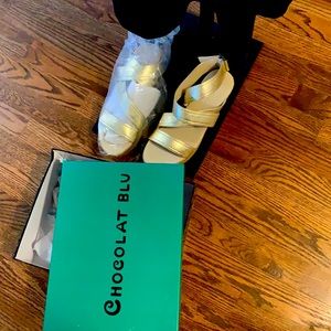 Gold strappy choc blu wedge. Very comfortable.